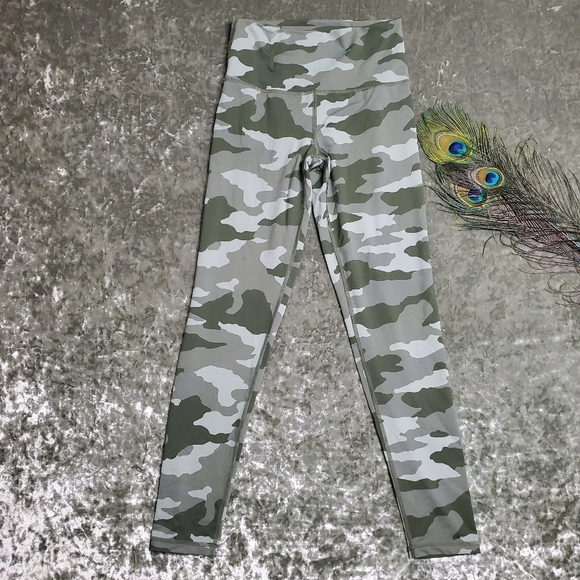Aerie Chill. Play. Move. Camo Green Leggings - Picture 1 of 6